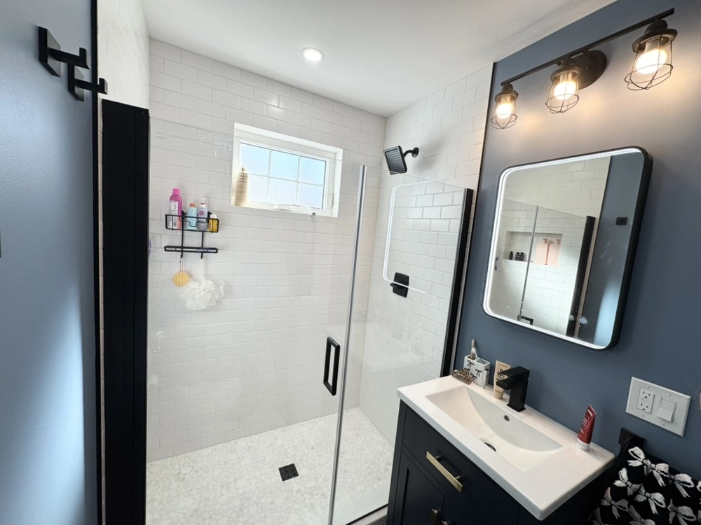 Modern bathroom with glass shower enclosure, white subway tiles and black fixtures – Bathroom Remodeling